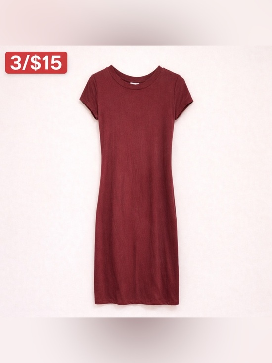 Windsor Dresses & Skirts - Windsor Bodycon Mini Dress Size S Short Sleeve Fitted Red Going Out